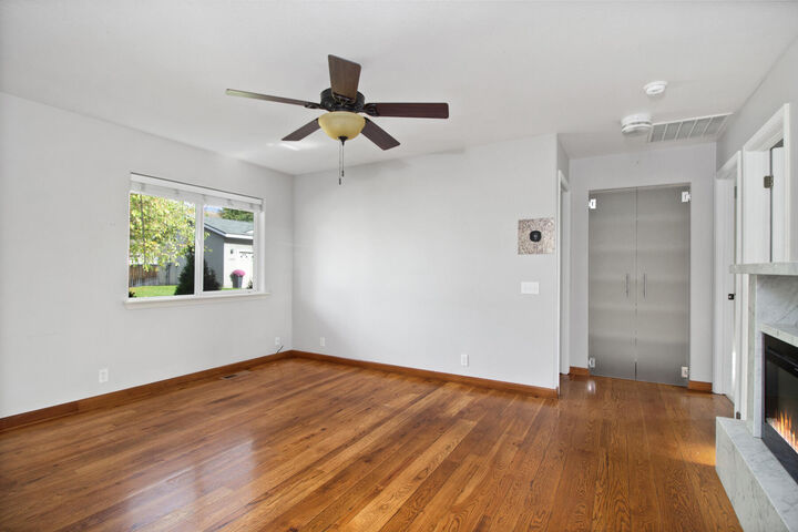 Property Photo: 2670 Woodside Blvd ID 83333