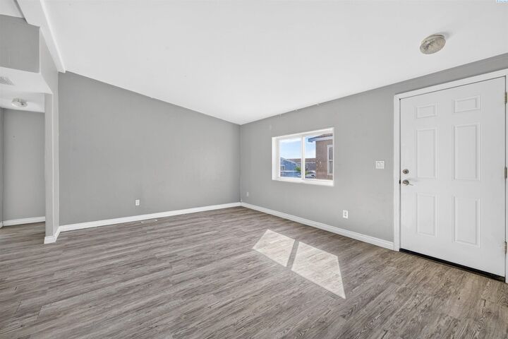 Property Photo: 85 Ridgecliff Dr WA 99352