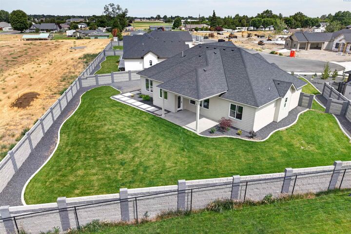 Property Photo: 7713 Allison Ct WA 99301