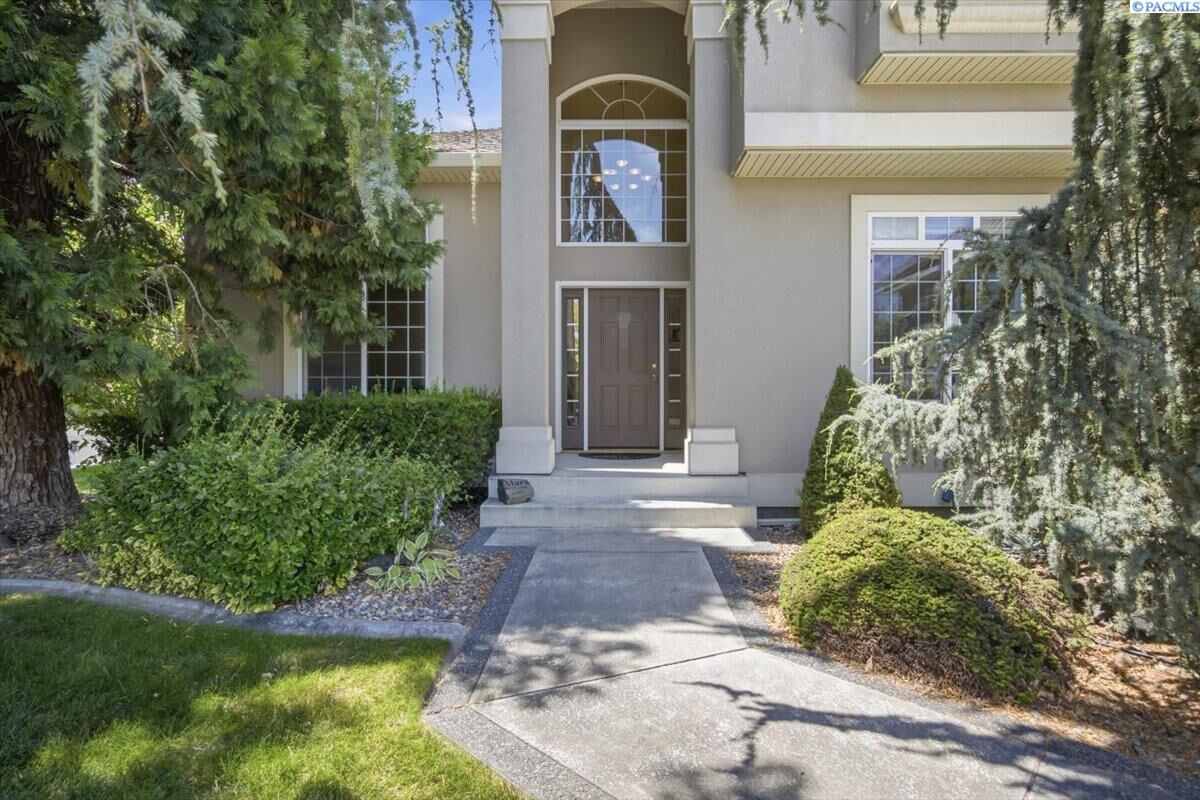 Property Photo:  2787 Leopold Ln  WA 99352 