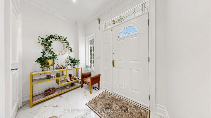 Property Photo: 372B Hounslow Avenue ON M2R 1H6