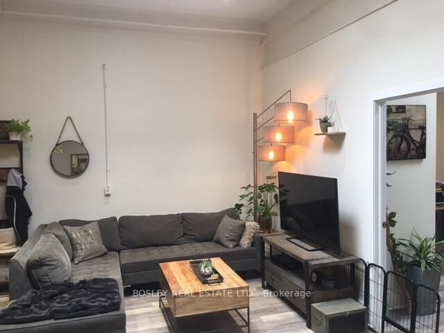 Property Photo:  137 Roncesvalles Avenue 203  ON M6R 2L2 