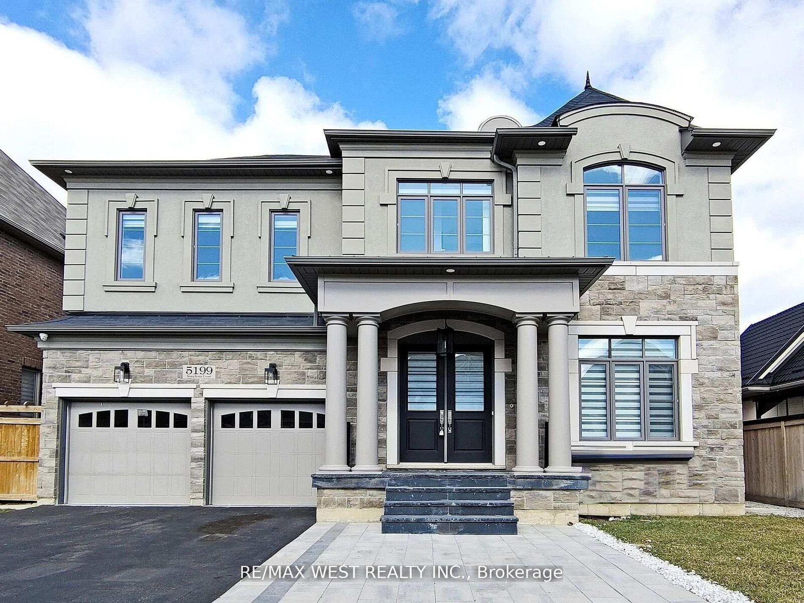 Property Photo: 5199 Symphony Court ON L5M 2M9