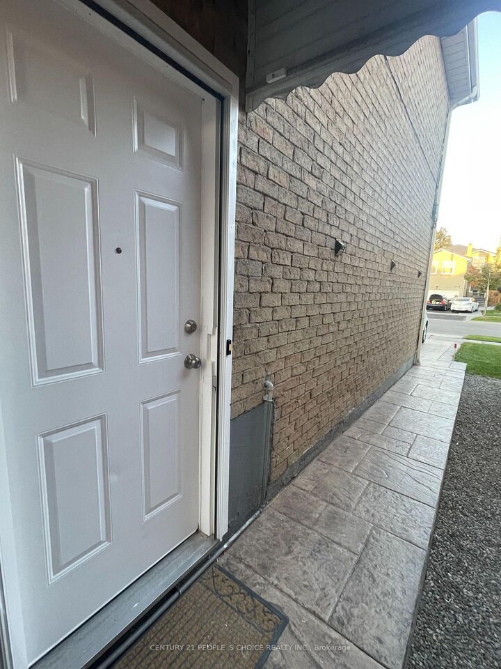 Property Photo: 358 Kingsbridge Garden Circle Bsmt ON L5R 1K8