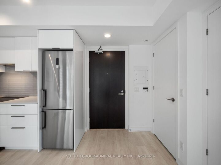 Property Photo: 18 Maitland Terrace 1404 ON M4Y 0H2