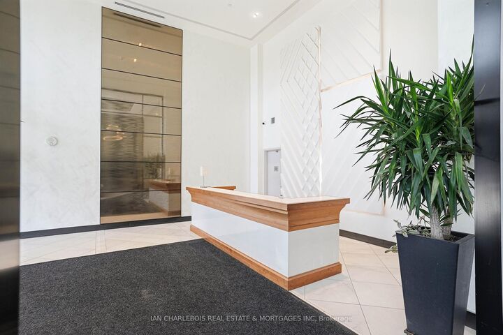 Property Photo:  255 Bay Street 1701  ON K1R 0C5 