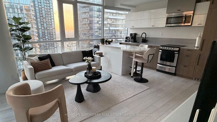 Property Photo:  290 Adelaide Street W 3411  ON M5V 0P3 