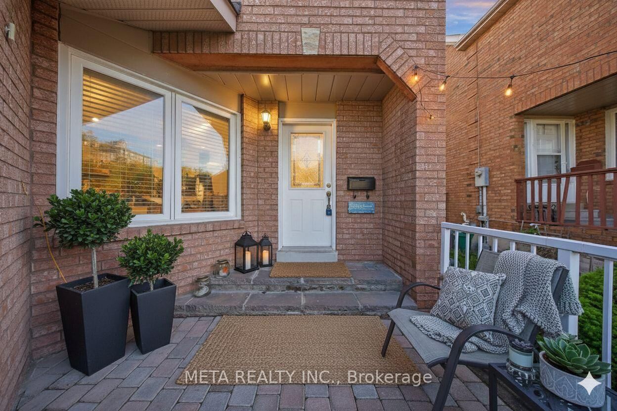 Property Photo:  12 Heaver Drive  ON L1N 8X2 