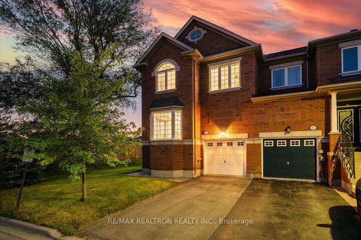 Property Photo: 8 Townwood Drive 86 ON L4E 4Y3