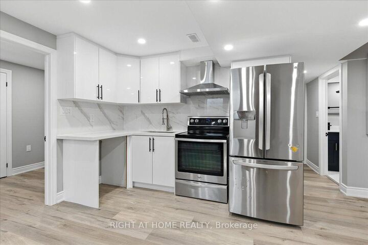 Property Photo:  1 Lorilee Crescent  ON N2N 2J4 