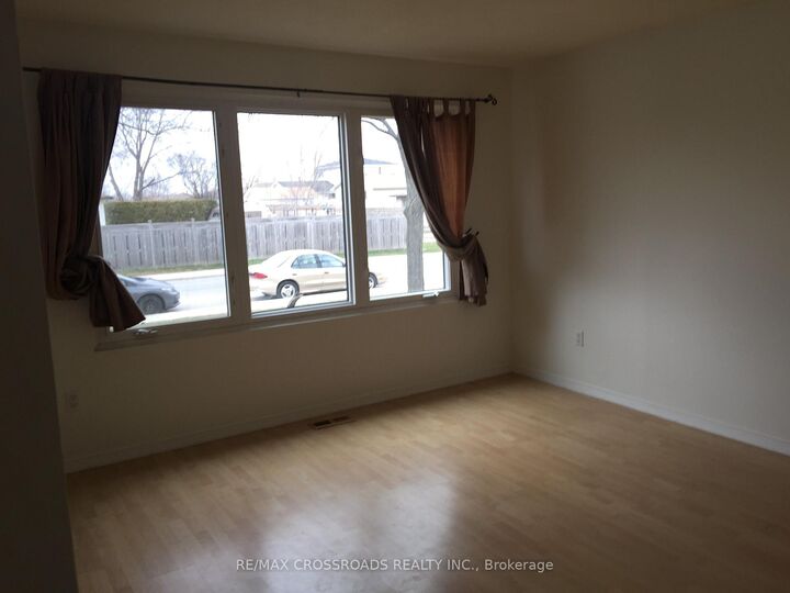 Property Photo:  11 Lawnhurst Drive  ON L8V 4N8 