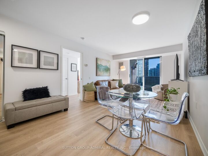 Property Photo: 35 Finch Avenue E 1112 ON M2N 6Z8