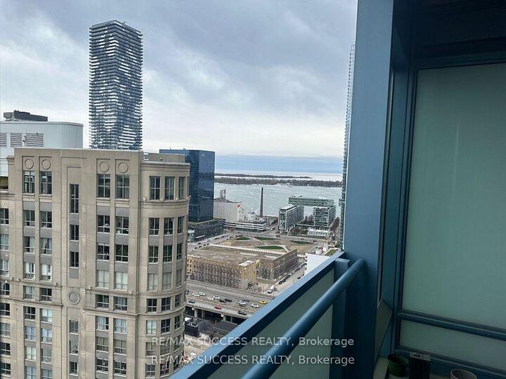 Photo de la propriété: 8 The Esplanade Street 3109 ON M5E 0A6