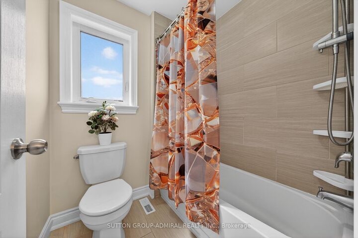 Property Photo: 121 Centre Street ON L0M 1B0
