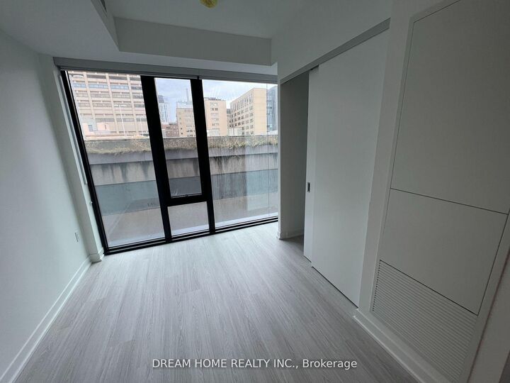 Property Photo: 195 McCaul Street 516 ON M5T 0E5