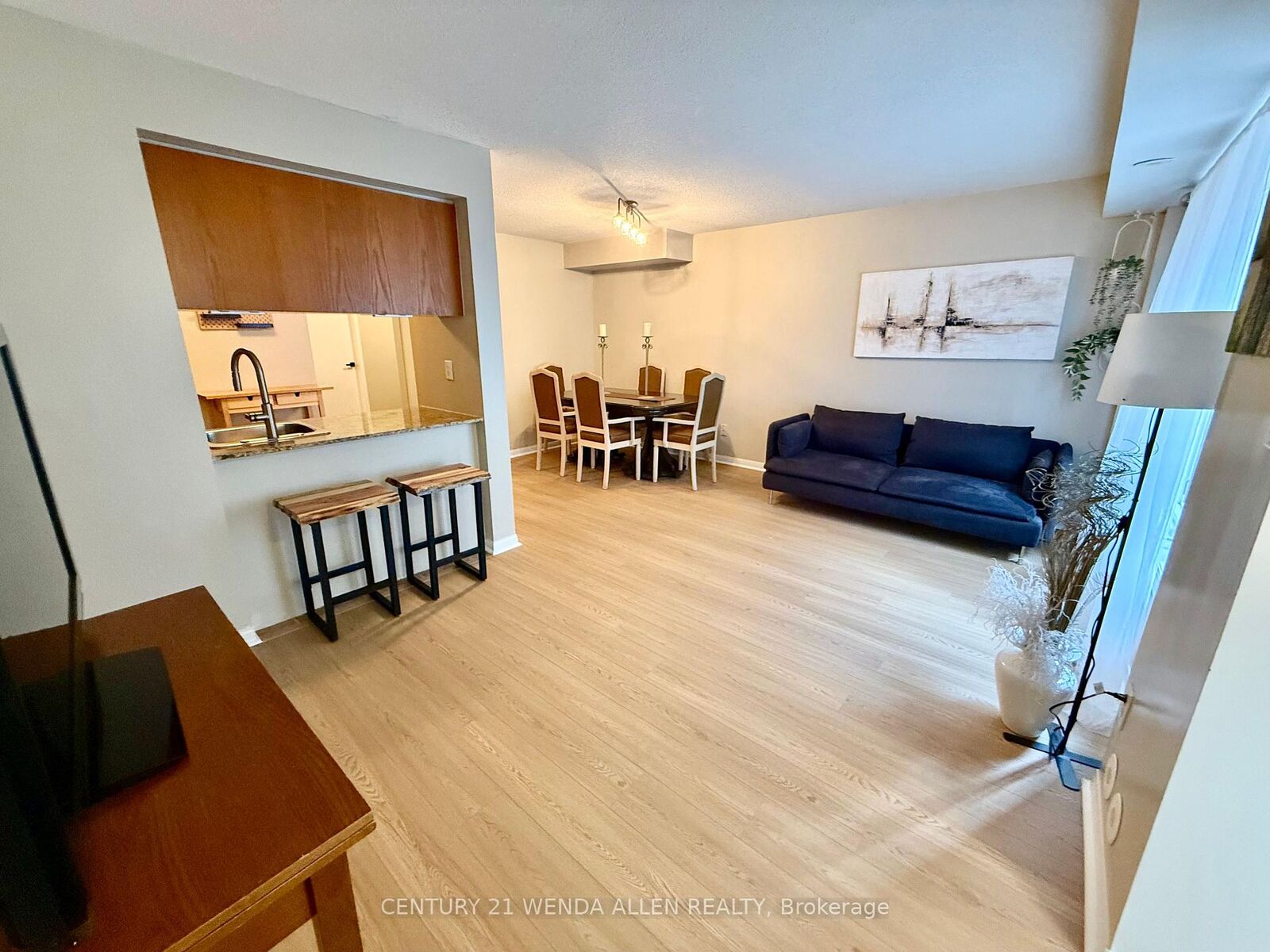 Property Photo:  20 Laidlaw Street 1117  ON M6K 1X2 