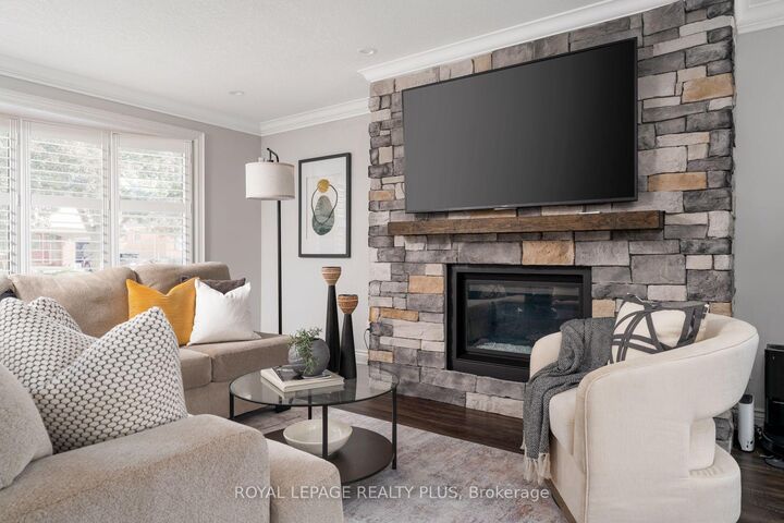 Property Photo:  20 San Marino Crescent  ON L9C 2B7 