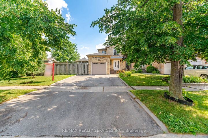 Property Photo: 35 Glenmanor Drive ON L6Z 3Z1