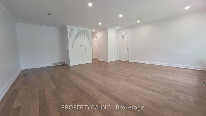 Property Photo:  121 Trayborn Drive Main  ON L4C 4K6 