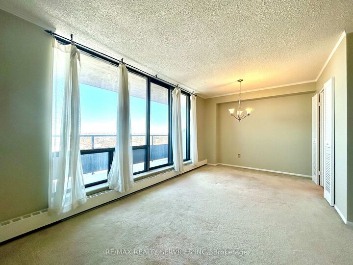 Property Photo: 2929 Aquitaine Avenue 701 ON L5N 2C7