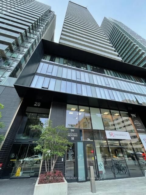 Property Photo: 28 Wellesley Street E 2905 ON M4Y 1G3
