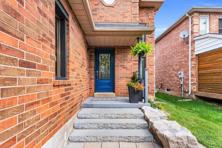 Property Photo:  22 McCullough Crescent  ON L7G 5N5 