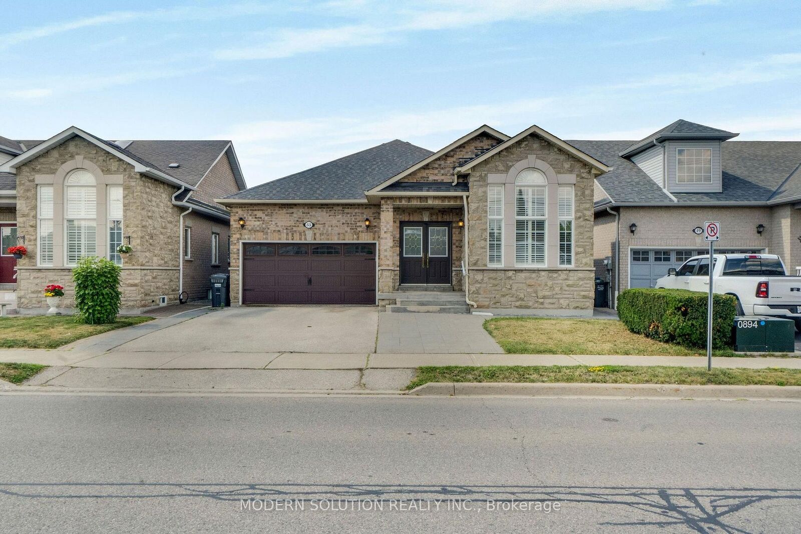 Property Photo:  53 Ellwood Drive W  ON L7E 4W8 
