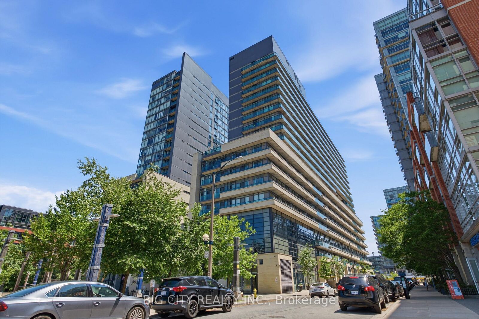 Property Photo:  36 Lisgar Street 1701E  ON M6J 0C7 