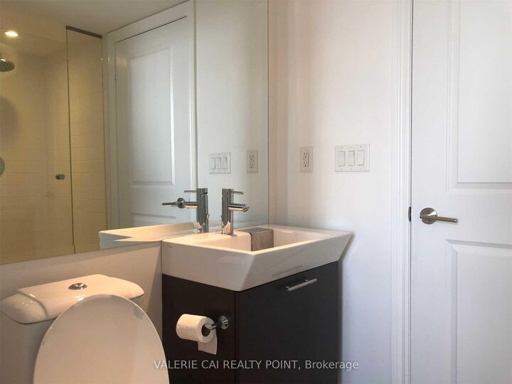 Property Photo:  386 Yonge Street 3110  ON M5B 0A5 