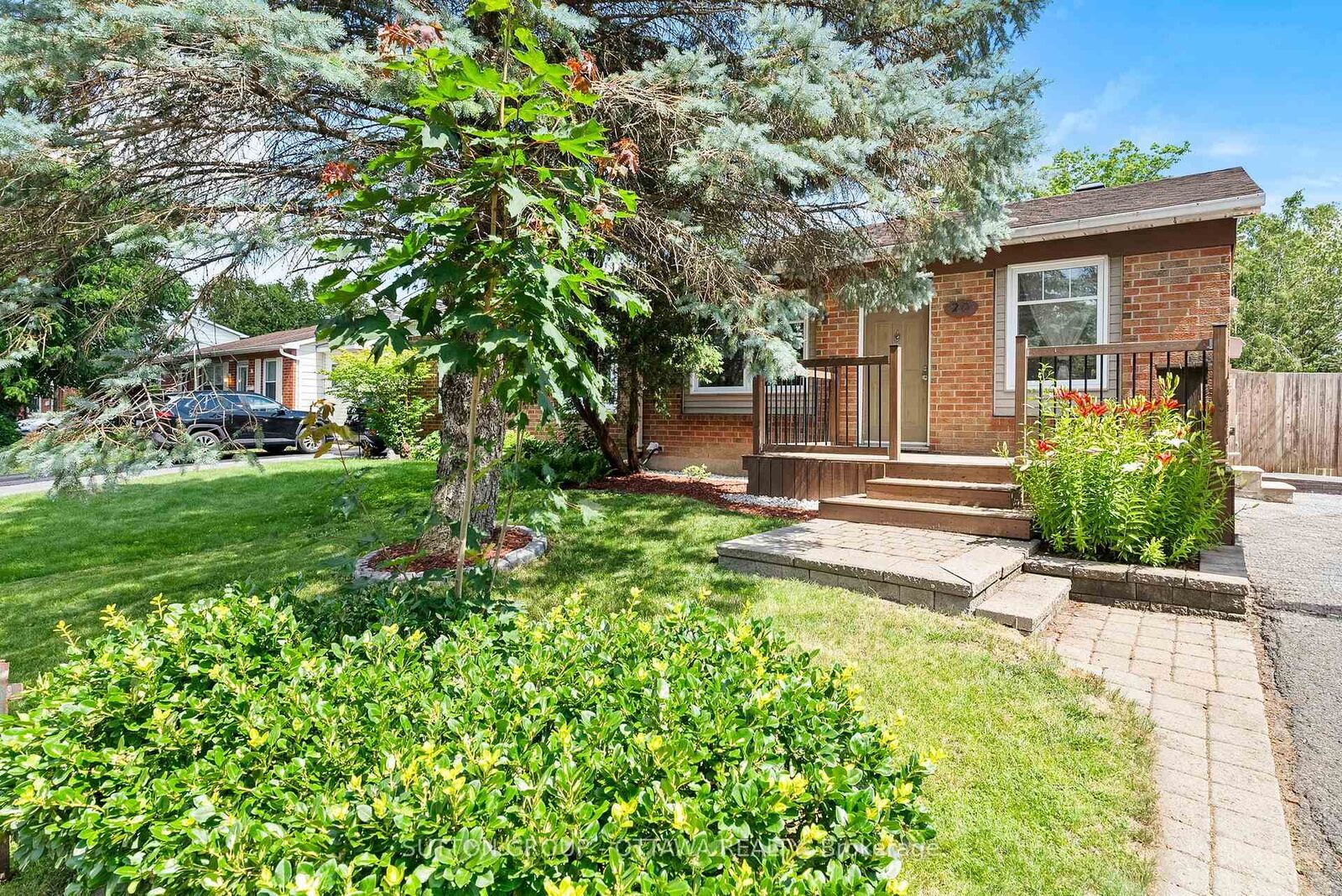 Property Photo:  20 Spearman Lane  ON K2L 1Y5 