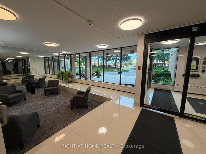 Property Photo:  2929 Aquitaine Avenue 1001  ON L5N 2C7 