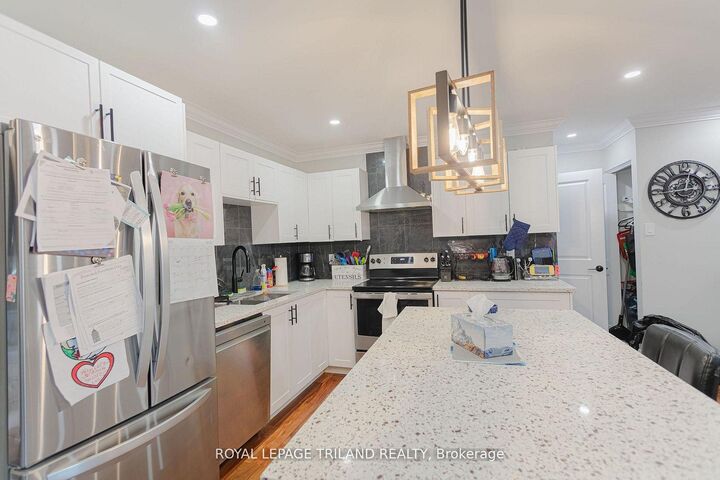 Property Photo: 60 Fiddlers Green Road 36 ON N6H 4S7