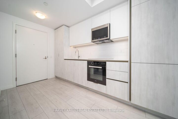 Property Photo: 400 King Street W 525 ON M5V 1K2