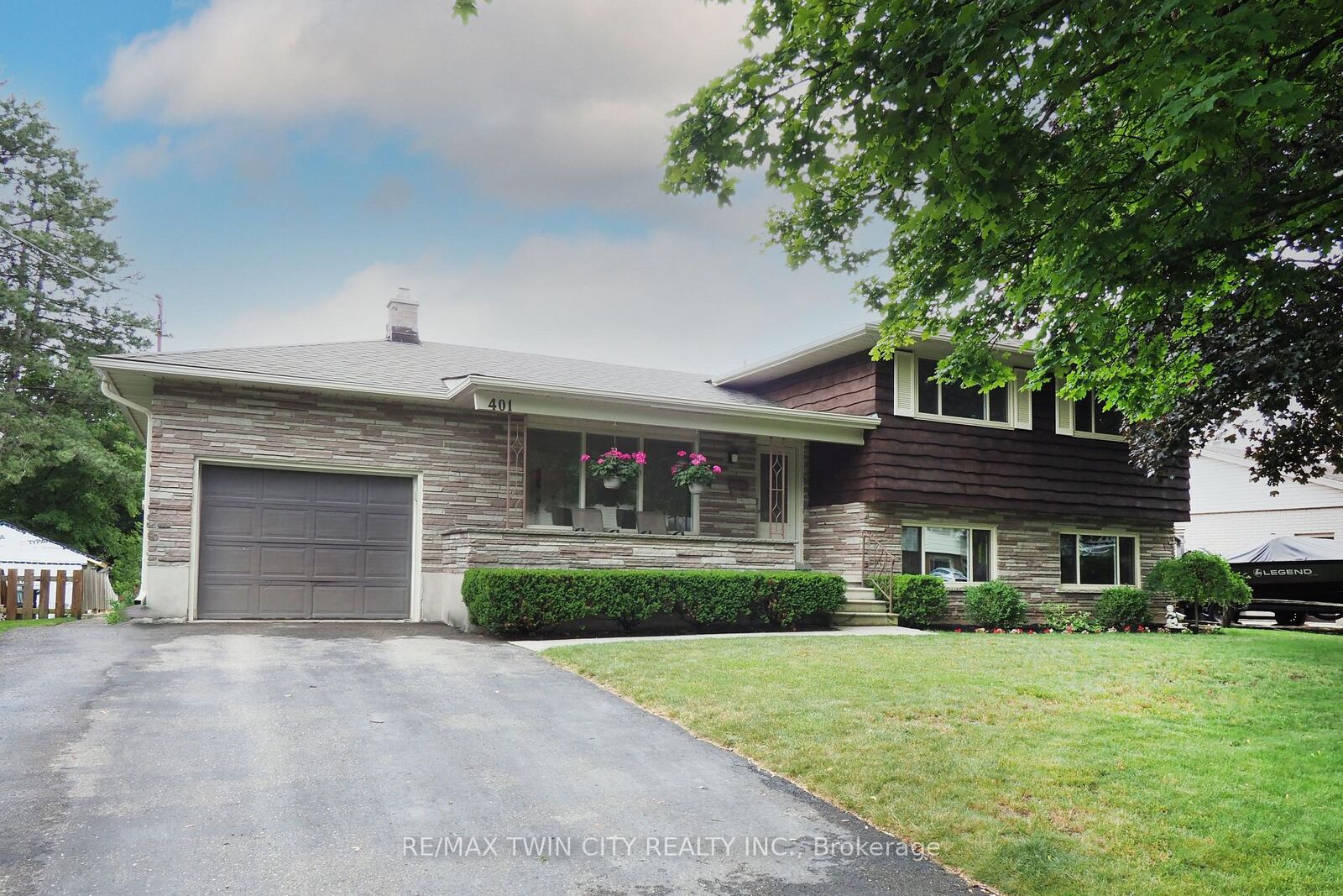 Property Photo:  401 Forest Hill Drive  ON N2M 4H3 
