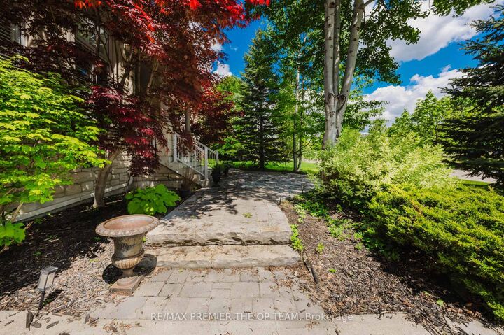 Property Photo:  56 Park Ridge Drive Upper  ON L0J 1C0 