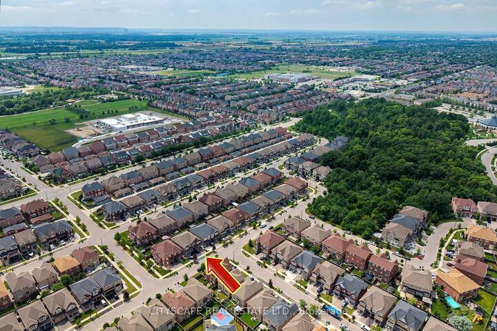 Property Photo:  5608 Ethan Drive  ON L5M 0W1 