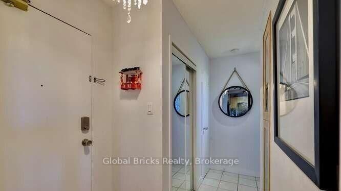 Property Photo:  49 Queen Street E 501  ON L5G 4N6 