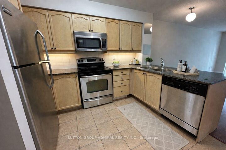 Property Photo:  185 Oneida Crescent 911  ON L4B 0B1 