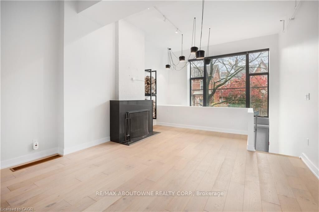 Property Photo:  676 Richmond Street W 105  ON M6J 1C3 