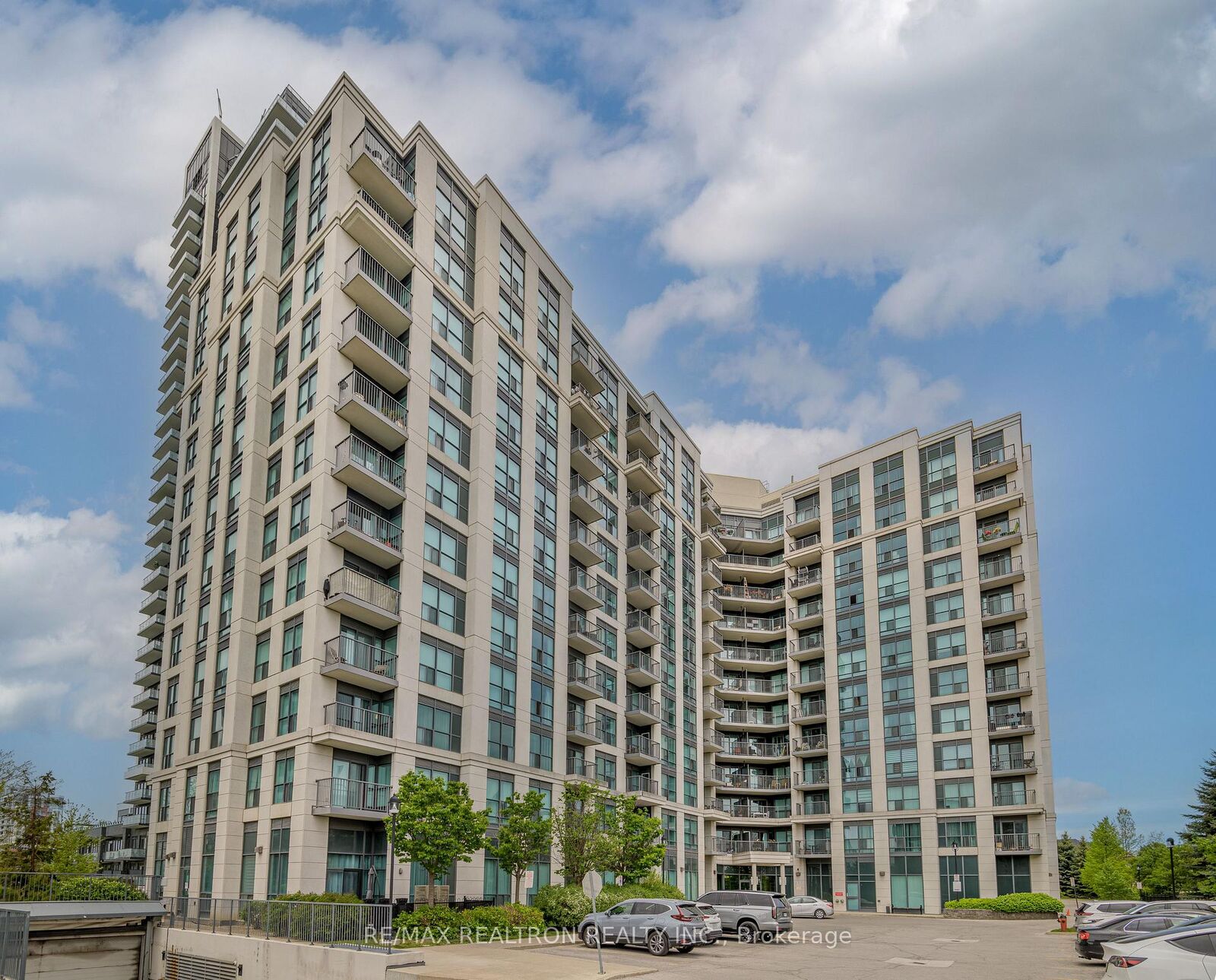 Property Photo:  185 Oneida Crescent 505  ON L4B 0B1 