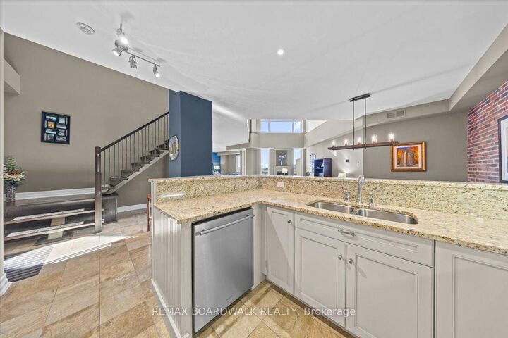 Property Photo: 320 McLeod Street #Ph804 ON K2P 1A3