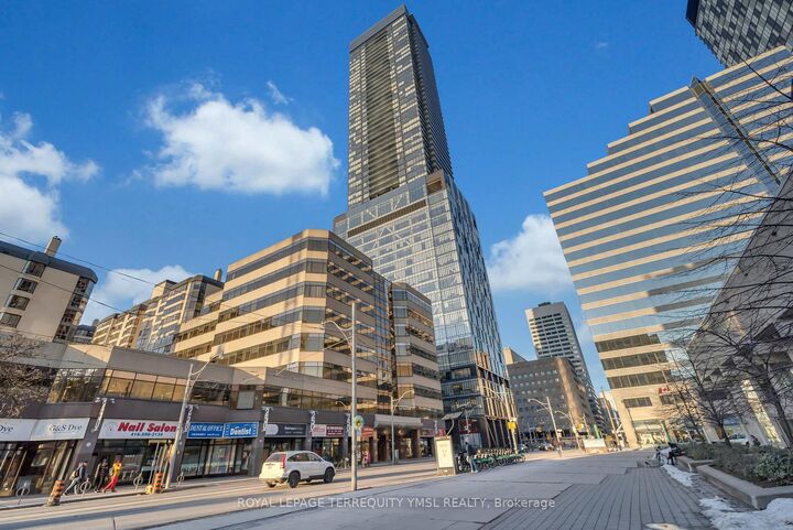 Property Photo: 488 University Avenue 3215 ON M5G 0C1