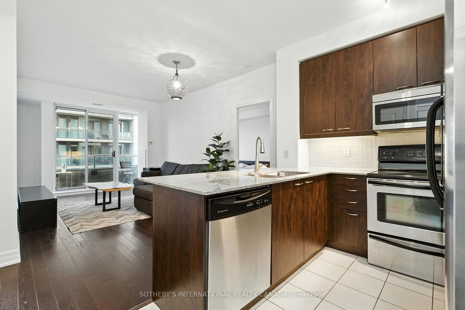 Property Photo:  500 St Clair Avenue W 502  ON M6C 1A8 