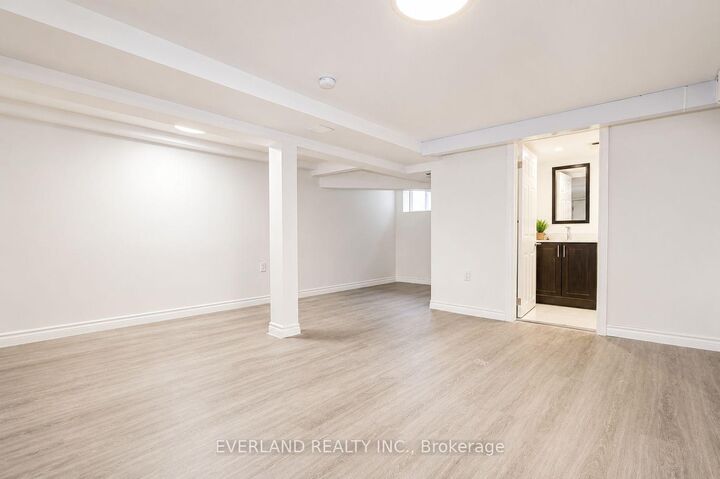 Property Photo: 1751 Bayview Avenue Unit A ON M4G 3C5