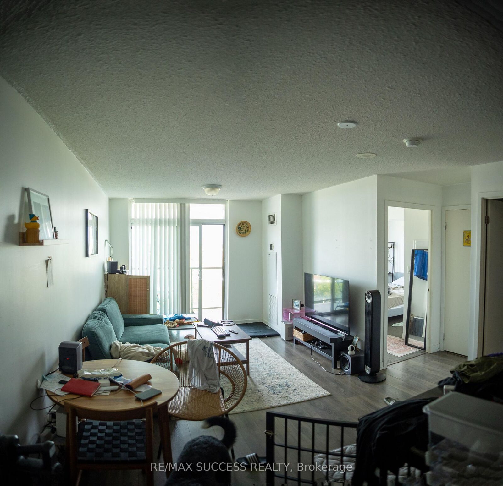 Property Photo: 812 Lansdowne Avenue 1211 ON M6H 4K5