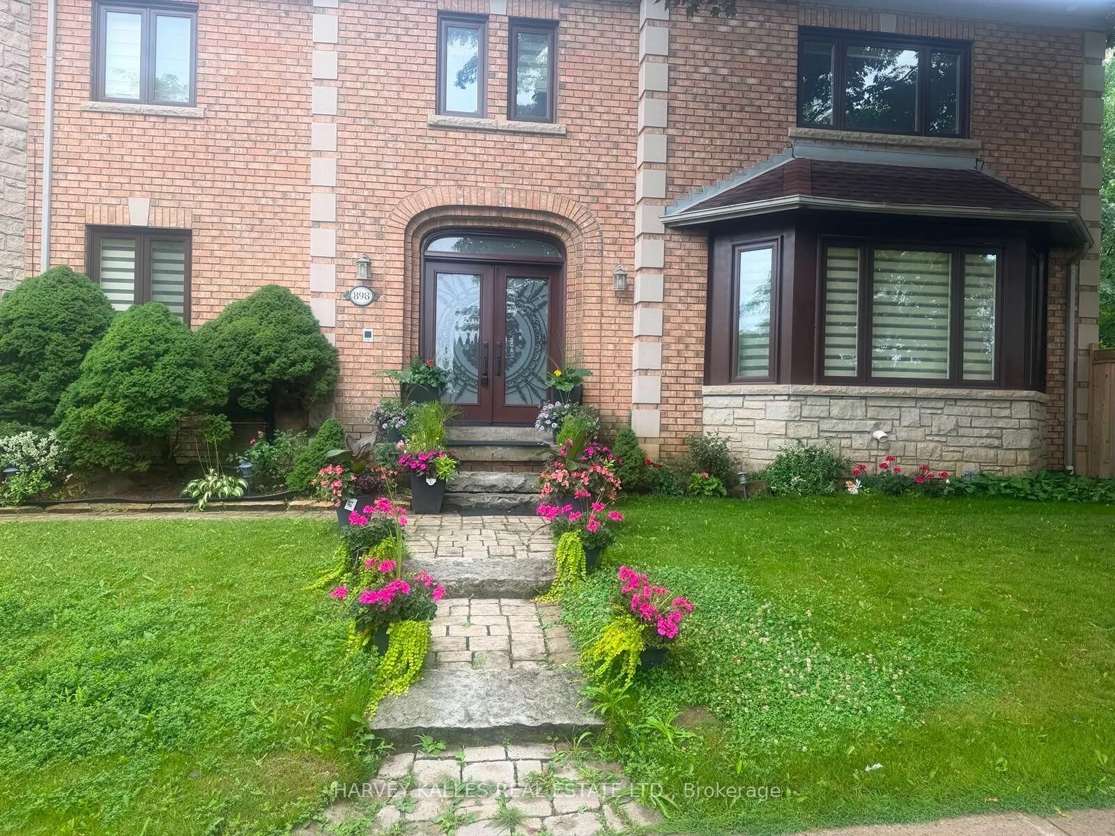 Property Photo: 898 Stonehaven Avenue ON L3X 1K7