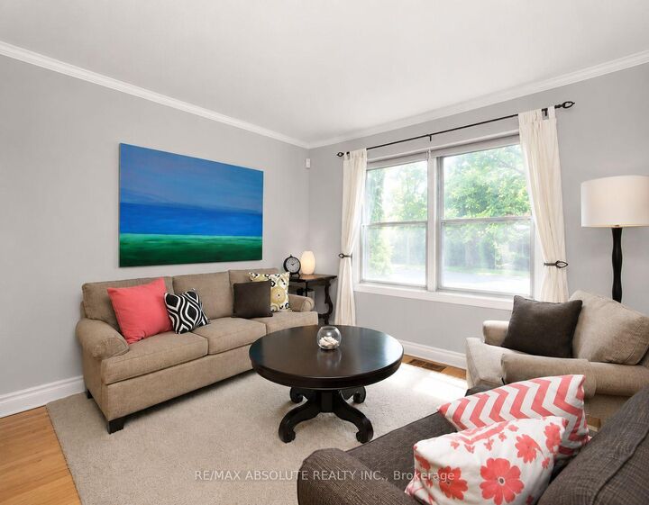 Property Photo:  1 Arundel Avenue  ON K1K 0B1 