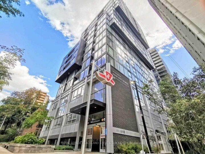 Property Photo:  17 Dundonald Street 904  ON M4Y 1K3 