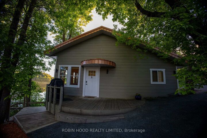 Property Photo:  863 Essex Road  ON P9N 4P2 