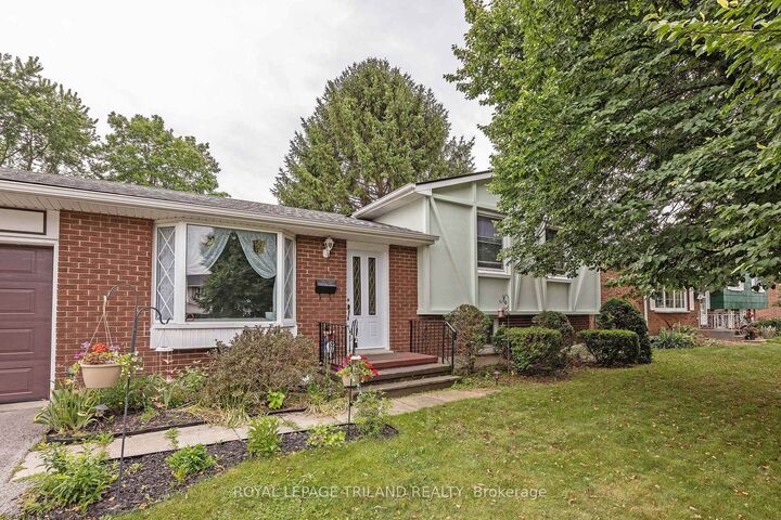 Property Photo:  15 Confederation Drive  ON N5P 3P1 